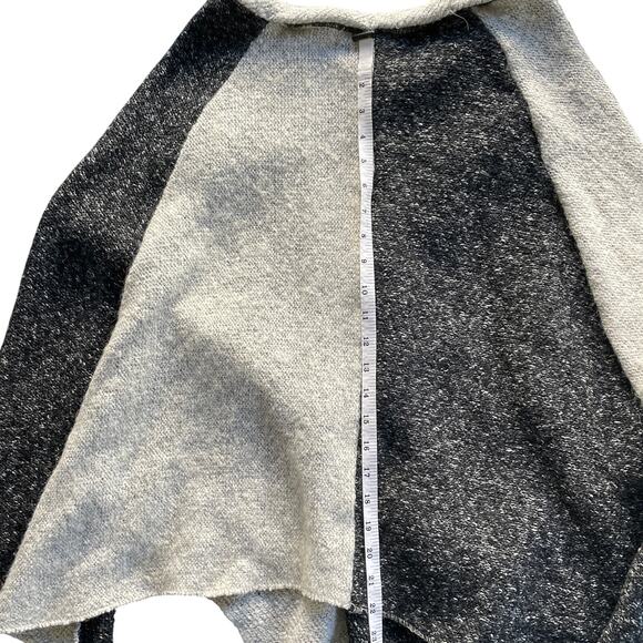 Donni Charm Cape Shawl Wool Quiet Luxury Warm Soft Cozy Cottagecore Cabincore - Picture 8 of 8